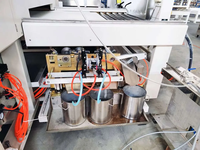 Machine de pulvérisation automatique de peinture pour portes de placard en bois avec cabine de pulvérisation fermée