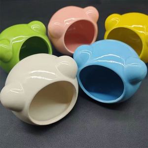 Nid en céramique de refroidissement Qi pour petits animaux Prévention de la chaleur estivale Pain Miel Sac Musaraigne Totoro Design pour Hamsters - Product Image 3