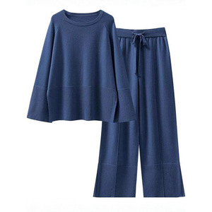 Conjunto de punto para mujer: suéter de cuello redondo con mangas acampanadas y pantalones anchos con cordón, conjunto de dos piezas con logo personalizado - Product Image 3