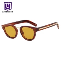 Kacamata Sunglasses Pria Retro 70an Bingkai Oval Tebal Metal Bridge Proteksi UV400 untuk Mengemudi dan Aktivitas Luar Ruangan