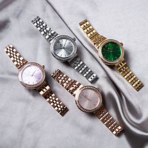 Reloj casual moderno con marco de metal, fabricado con pantalla de cuarzo luminosa y comodidad ergonómica. - Product Image 3