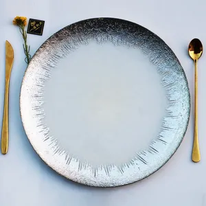 Assiettes rondes décoratives en verre cristal coloré, finition métallique dorée et argentée, pour dîner - Product Image 1