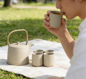 Tetera de Cerámica Ecológica Moderna de 1 Litro con Taza de Té de Porcelana y Mango de Bambú para el Té de la Tarde - Product Image 2