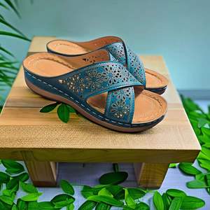 Sandales compensées d'été <span class=keywords><strong>pour</strong></span> femmes, orthopédiques haut de gamme, à bout ouvert, en cuir PU antidérapant, style vintage, décontractées, plateforme rétro - Product Image 1