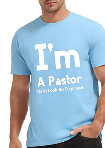 T-shirt con scritta 'Sono un pastore, non fai tanta sorpresa' - Divertente maglietta religiosa con testo per il clero - Product Image 6