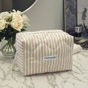 줄무늬 폴리에스터 퀼팅 패딩 메이크업 가방 맞춤 로고 OEM ODM 여성용 핑크 뷰티 파우치 프로모션 퀼팅 소형 화장품 가방 - Product Image 6