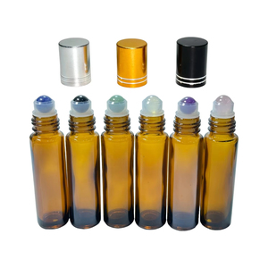 Bouteille en verre Rollerball personnalisée en gros avec boules roulantes en <span class=keywords><strong>pierre</strong></span> naturelle peut emballer de l'huile de massage pour SPA personnel à la maison - Product Image 1