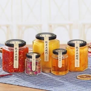 Échantillon gratuit 1.5oz 6oz 12oz 16oz Récipient de miel Pot de <span class=keywords><strong>conserve</strong></span> Pot de confiture de miel <span class=keywords><strong>en</strong></span> <span class=keywords><strong>verre</strong></span> hexagonal avec couvercle <span class=keywords><strong>en</strong></span> métal - Product Image 1