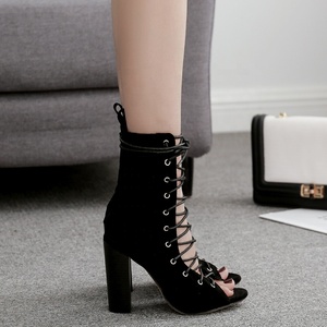 Botas de mujer de media pantorrilla con diseño hueco y cordones, botines de tacón grueso con punta redonda abierta, a la moda de verano para damas. - Product Image 3