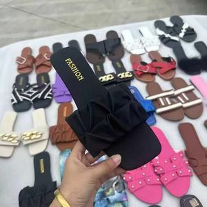 Sandali piatti da donna in PU, leggeri, estivi, economici, per l'esterno, disponibili in vari colori e taglie, abbinabili a tutto, in PVC, per stock in eccesso - Product Image 6