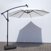 300cm moderne extérieur offset Patio parapluie solaire plaque LED lumières puissance gratuite parasol extérieur pour meubles d'hôtel