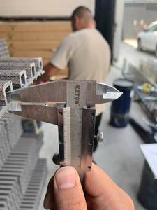 Paneles de Revestimiento de Pared WPC XH Decor, Diseño Moderno para Paredes Interiores de Edificios de Oficinas, Modelo 160x24 con 1 Año de Garantía - Product Image 3