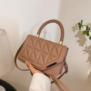 <span class=keywords><strong>Sac</strong></span> carré matelassé, nouveau style automne 2026, <span class=keywords><strong>sac</strong></span> bandoulière simple et tendance, petit <span class=keywords><strong>sac</strong></span> à bandoulière carré classique et unique. - Product Image 4