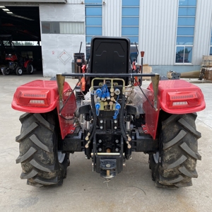 Tractor Agrícola YTO 90HP 904 4x4 con Transmisión Automática, Bomba y Caja de Cambios, Tractor Agrícola Usado en Venta - Product Image 4
