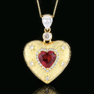 Collana con Ciondolo a Cuore in Zirconia Cubica Rossa da 10mm, Placcata in Oro su Rame Ecologico, per Uso Quotidiano Femminile - Product Image 3