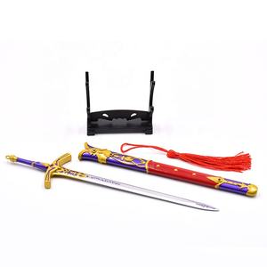 Equipo personalizado Sword Caliburn-Fate/<span class=keywords><strong>stay</strong></span> <span class=keywords><strong>night</strong></span>-<span class=keywords><strong>Saber</strong></span> Metal Crafts Mini Samurai Sword Llavero regalo decoración colgante - Product Image 2