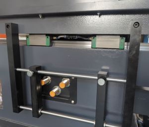 Buen precio CNC EDM máquina de corte de alambre máquina EDM electrónica 5 ejes rápido dk77 fácil operación - Product Image 6
