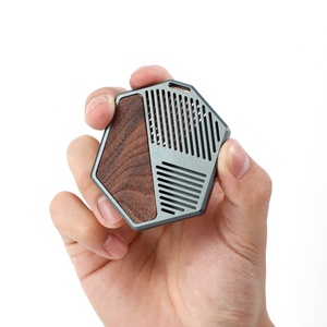 Rafraîchisseur d'air de voiture suspendu en forme de couronne personnalisé OEM Vente à chaud Bois EVA de luxe avec placement de tableau de bord <span class=keywords><strong>parfum</strong></span> citron et rose - Product Image 4