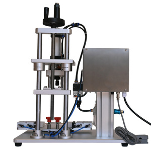 Máquina <span class=keywords><strong>de</strong></span> apriete y tapado <span class=keywords><strong>de</strong></span> <span class=keywords><strong>botellas</strong></span> <span class=keywords><strong>de</strong></span> <span class=keywords><strong>vidrio</strong></span> <span class=keywords><strong>de</strong></span> plástico pequeña semiautomática - Product Image 3