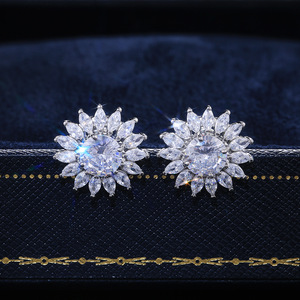 Orecchini a perno grandi con zirconi a pavé a forma di girasole, alla moda, per tutti i giorni, per feste, gioielli da donna, idea regalo - Product Image 2
