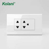 Placa de Alimentación de Pared de Montaje Oculto Kolani 120 de Doble Módulo, Enchufe de 2 Orificios y Tomacorriente Universal Multifunción de 3 Pines, Panel de PC Blanco Brillante