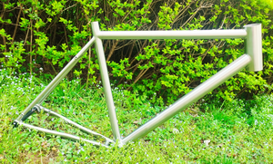 Cuadro de Bicicleta de Carretera NH T47, Completamente Interno, de Alta Calidad, Ultraligero, de Aleación de Titanio 700C, con Eje Pasante UDH - Product Image 4