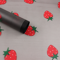Papier d'emballage floral imperméable à motif fraise coloré en gros pour bouquets de fleurs