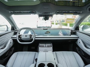 Auto Elettrica Geely Galaxy E8, Marchio Cinese Popolare, Ricarica Rapida, Berlina EV con Guida a Sinistra in Vendita - Product Image 5