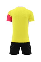 Uniformes de football personnalisés 2023 avec numéros Ensembles de football pour jeunes par sublimation