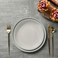 Assiettes en porcelaine blanches unies personnalisées avec logo, vaisselle de restaurant, assiettes rondes en céramique de 9 pouces à prix avantageux