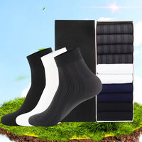 Vente en gros été 10 paires de chaussettes pour hommes boîte de cadeaux d'affaires chaussettes couleur unie polyester mince soie glacée hommes chaussettes d'affaires respirantes