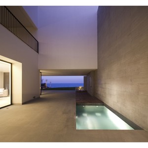 Villa blanca minimalista con estructura de acero ligero para uso residencial - Product Image 1