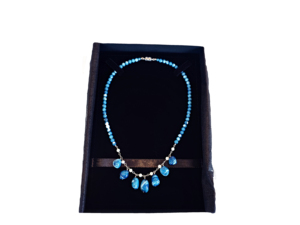 Collar de mujer Ai-Indigo con conchas teñidas, estilo alfa, decorativo, informal, color azul vibrante, venta al por mayor - Product Image 2