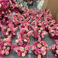 Boule de fleurs en soie rose bonbon faite à la main en 3D IFG pour la décoration de centre de table de mariage, de Noël et de Pâques