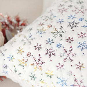 Funda de almohada navideña moderna con diseño de copo de nieve, funda de cojín cuadrada extraíble para decoración del hogar, sofá y dormitorio - Product Image 3
