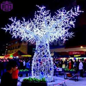 Árbol de Navidad Artificial de Alta Calidad con Luces LED de Fibra Óptica, Resistente al Agua IP65, para Exteriores, con Diseño Decorativo - Product Image 2