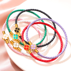สร้อยข้อมือถักลายใบโคลเวอร์สี่แฉก เครื่องประดับสำหรับทุกเพศ ของขวัญสำหรับคู่รักในวันวาเลนไทน์ - Product Image 2