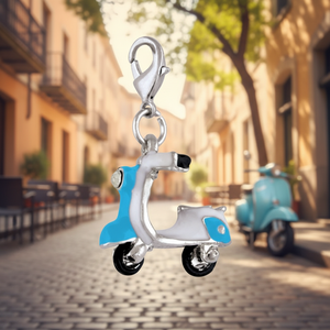 Ciondolo Charm Vespa in Argento Placcato con Smalto Azzurro, Accessorio di Gioielleria - Product Image 3