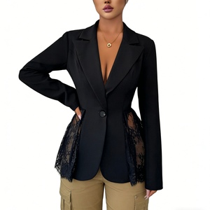 Costume noir pour femme avec bordure en dentelle - Élégant, court et formel, avec détail de bordure en dentelle contrastante, tendance - Product Image 2