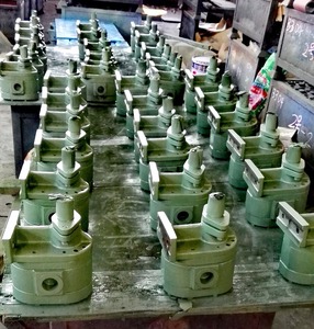 Bomba Dosificadora de Engranajes de 100cc Marca JINGWEI para Fibra Cortada de Viscosa - Product Image 6