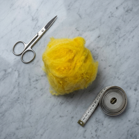 Fibres de polyester recyclé pour le rembourrage des coussins, des poufs et des sièges au sol dans les intérieurs de maison