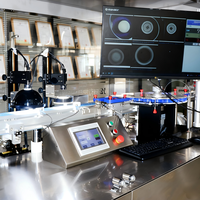 Máquina de Inspección Visual con IA para Tapas y Vasos de Plástico, Alimentación Automática, Detección Completa de Daños, Manchas, Deformaciones y Defectos en Roscas