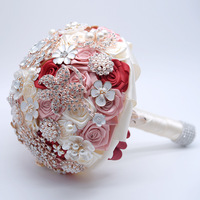 O-X662 Vente en gros Bouquet de mariée en cristal de satin brillant fait à la main avec des perles de mariage