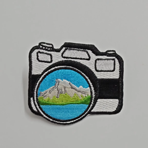 Patch per fotocamera di alta qualità <span class=keywords><strong>da</strong></span> viaggio ricamato Patch Iron o cucire su ricamo Patch <span class=keywords><strong>Applique</strong></span> personalizzate per esterni, <span class=keywords><strong>da</strong></span> viaggio, <span class=keywords><strong>da</strong></span> campeggio - Product Image 4