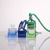 Diffuseur d'arôme dégradé de couleur 8ml Petit diffuseur de parfum suspendu en forme de carré vide Bouteilles en verre Bouteille d'huile essentielle
