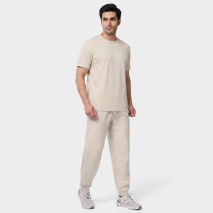 Jogging pour homme de haute qualité avec logo personnalisé, tissu premium, respirant, taille élastique avec ourlet côtelé et poches - Product Image 1