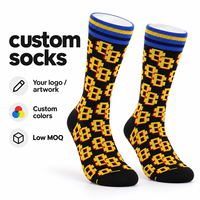 Chaussettes mi-mollet noires personnalisées, imprimé lettres style pixel art rétro, bord côtelé rayé, chaussettes en tricot doux pour logo personnalisé