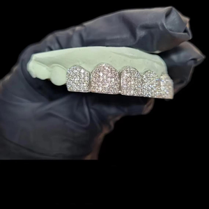 Grilles dentaires en diamant de laboratoire pour hommes et femmes, bijoux de sourire contemporains, conçus pour des looks audacieux et un style confiant - Product Image 4