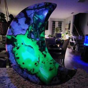 Venta al por Mayor de Cristal Natural en Forma de Luna de Ágata Volcánica Fluorescente para Regalo - Product Image 4