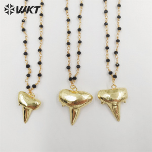 WT-N227 <span class=keywords><strong>collana</strong></span> <span class=keywords><strong>con</strong></span> denti di squalo naturale placcato oro 18 carati di moda all'ingrosso <span class=keywords><strong>con</strong></span> <span class=keywords><strong>collana</strong></span> di ossa di denti veri <span class=keywords><strong>con</strong></span> perline di <span class=keywords><strong>rosario</strong></span> nero - Product Image 1
